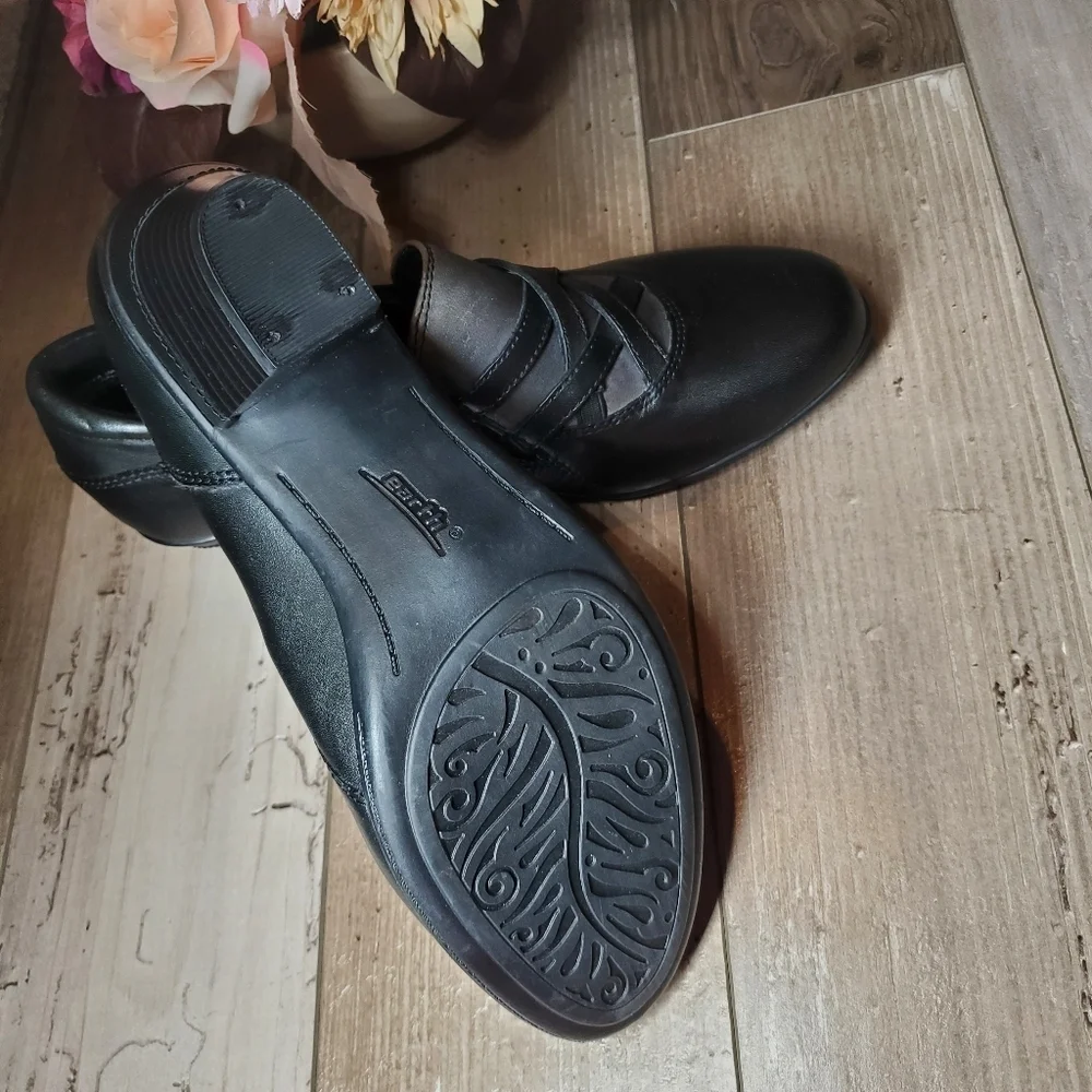 NWT Earth Black and Gray Women's Leather Slip-on Dress Shoes Size 9B Non-Slip